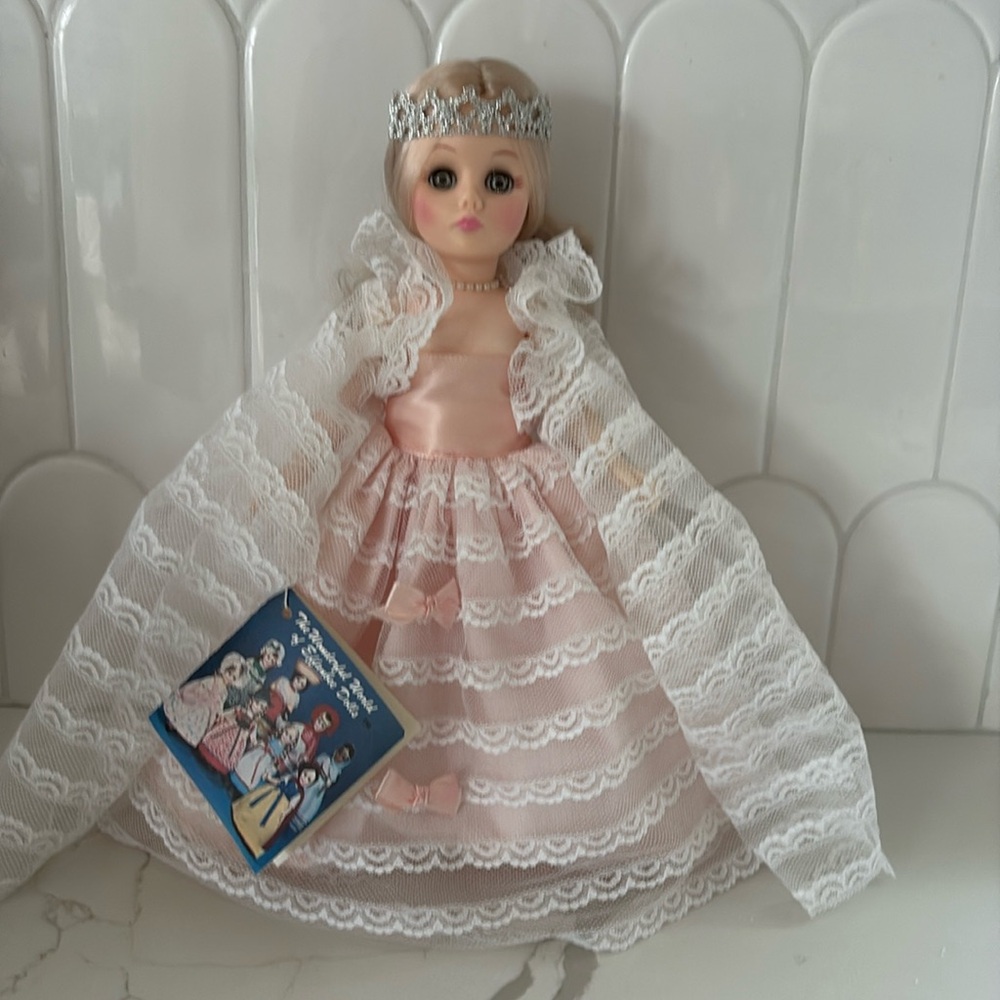 Vintage Effanbee Cinderella with tags